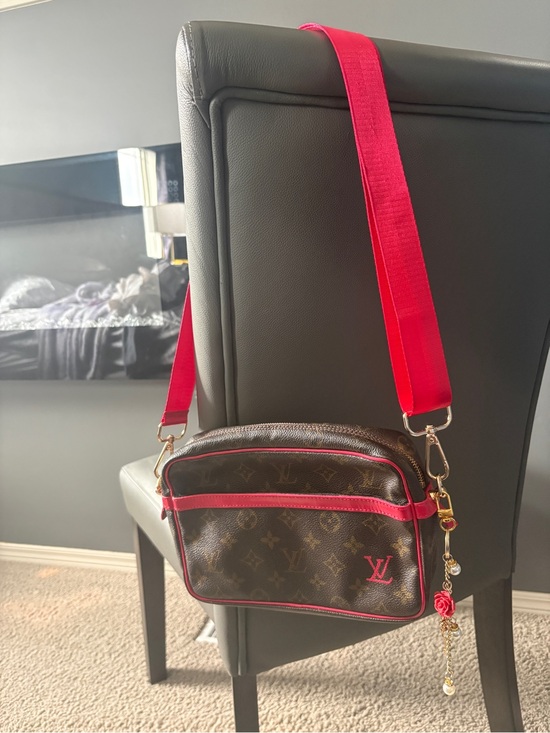 Louis Vuitton Handbags - 🍒 Authentic!! Louis Vuitton Monogram Crossbody with red trim.